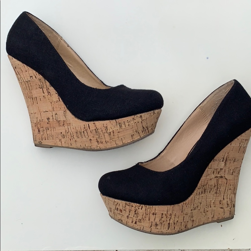 Black wedges